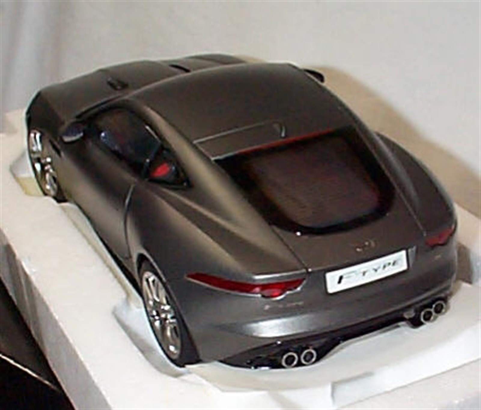 希少！AUTOart 1/18 ジャガーF TYPE R マットグレー2015 Amazon | AUTOart 1/18 ジャガー Fタイプ R クーペ 2015 マット